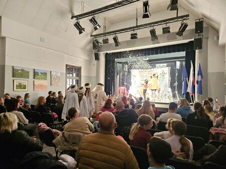 dedek Mraz na Mirni, dec 2025, foto JSKD OI Trebnje (2)